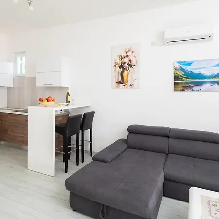 Beach Porat Aparthotel 3*